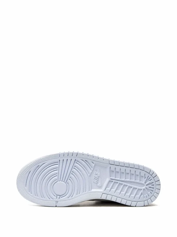 AIR JORDAN 1 RETRO HIGH HYPER ROYAL - Image 4