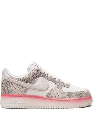 Nike - WMNS Air Force 1 ‘07 LV8 pink