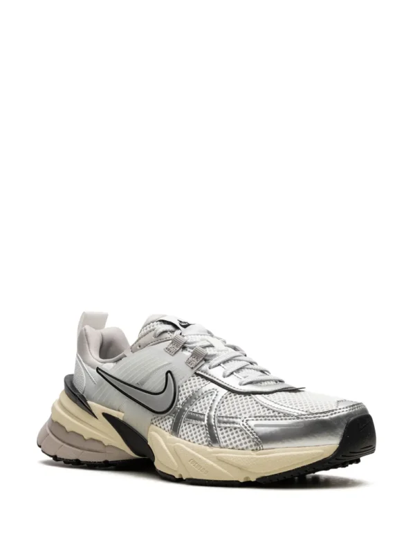 NIKE V2K RUNTEKK "WOLF GREY - Image 2